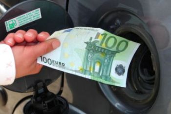 In tempo di crisi, la benzina costa 0,80 euro al litro!