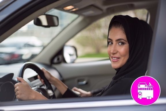 Dal 2018 anche le donne arabe potranno guidare l’automobile