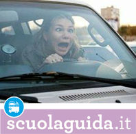 Più della metà degli automobilisti italiani sono distratti al volante!