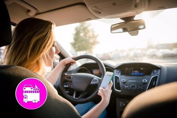 Tutti i consigli più utili per non distrarsi col cellulare in auto!