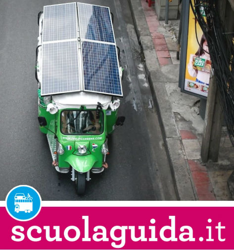 Dalla Thailandia alla Francia sul tuk tuk elettrico per promuovere l'energia pulita!